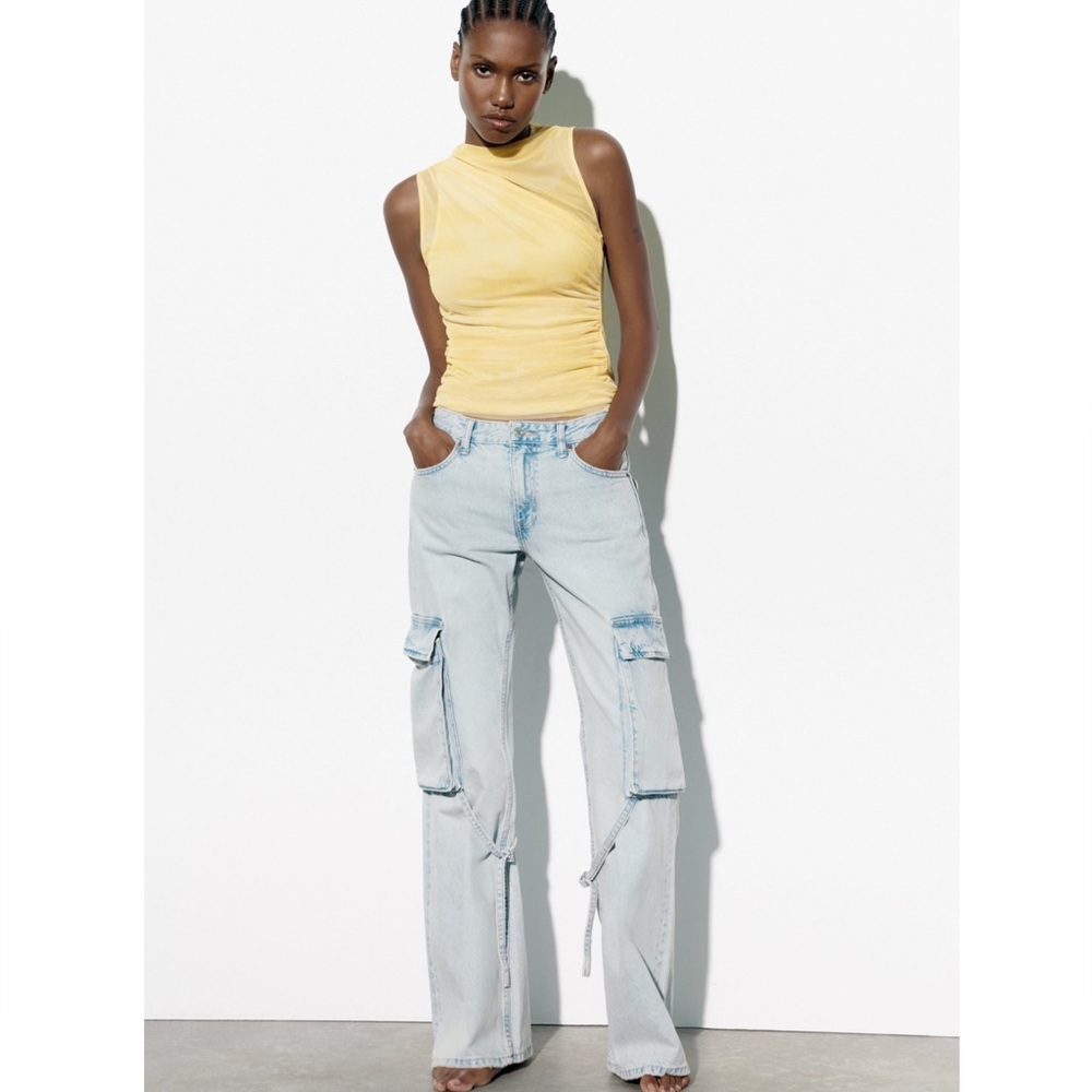 Zara MID -RISE TRF CARGO JEANS